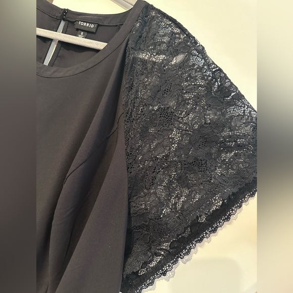 Torrid - Peplum Crepe Lace Sleeve Top - Wore Once - Picture 4 of 5